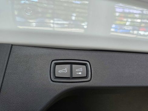 New 2025 Porsche Macan 4S Electric image 19