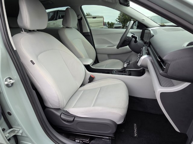 Used 2025 Hyundai Kona SE FWD image 17