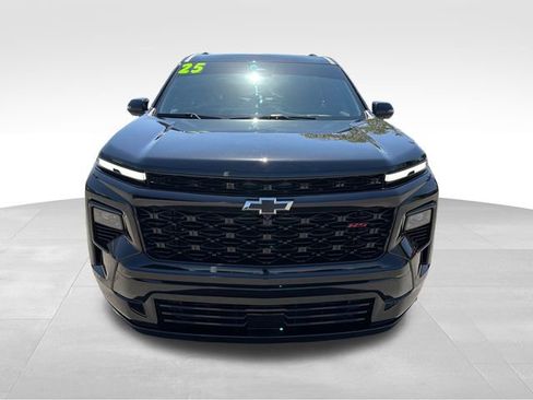 Used 2025 Chevrolet Traverse RS w/ LPO, Floor Liner Package FWD image 2
