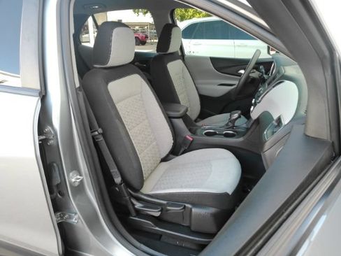 Used 2023 Chevrolet Equinox LS w/ LS Convenience Package FWD image 19