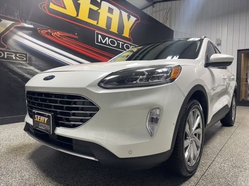 Used 2022 Ford Escape Titanium w/ Titanium Elite Package image 2