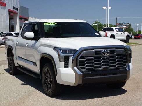 Used 2024 Toyota Tundra Platinum w/ TRD Off-Road Package AWD/4WD image 24