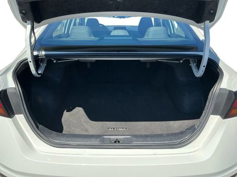Used 2025 Nissan Altima 2.5 SV FWD image 24