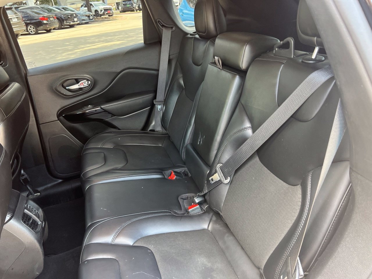 Used 2021 Jeep Cherokee Latitude Plus FWD image 26