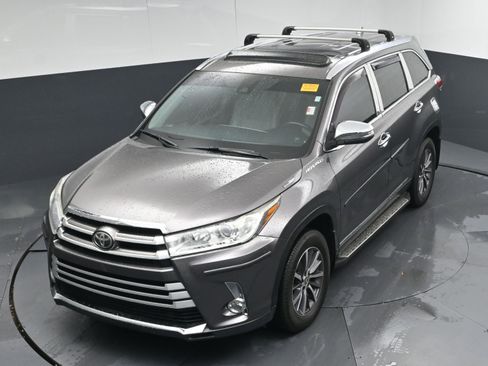 Used 2019 Toyota Highlander XLE image 23