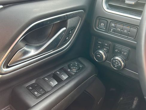 Used 2024 GMC Yukon XL SLT image 15