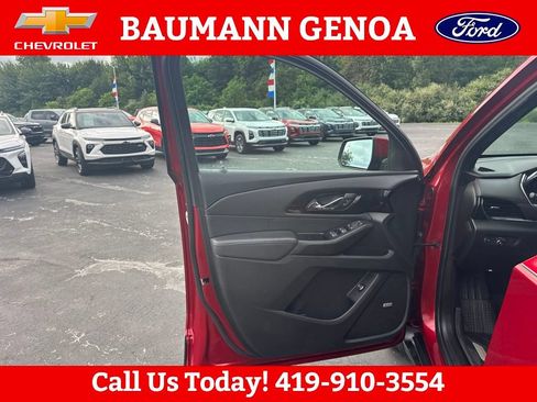 Used 2023 Chevrolet Traverse RS AWD/4WD image 16