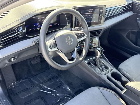 Used 2025 Volkswagen Jetta SE FWD image 13