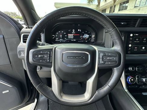 Used 2022 GMC Yukon Denali image 6