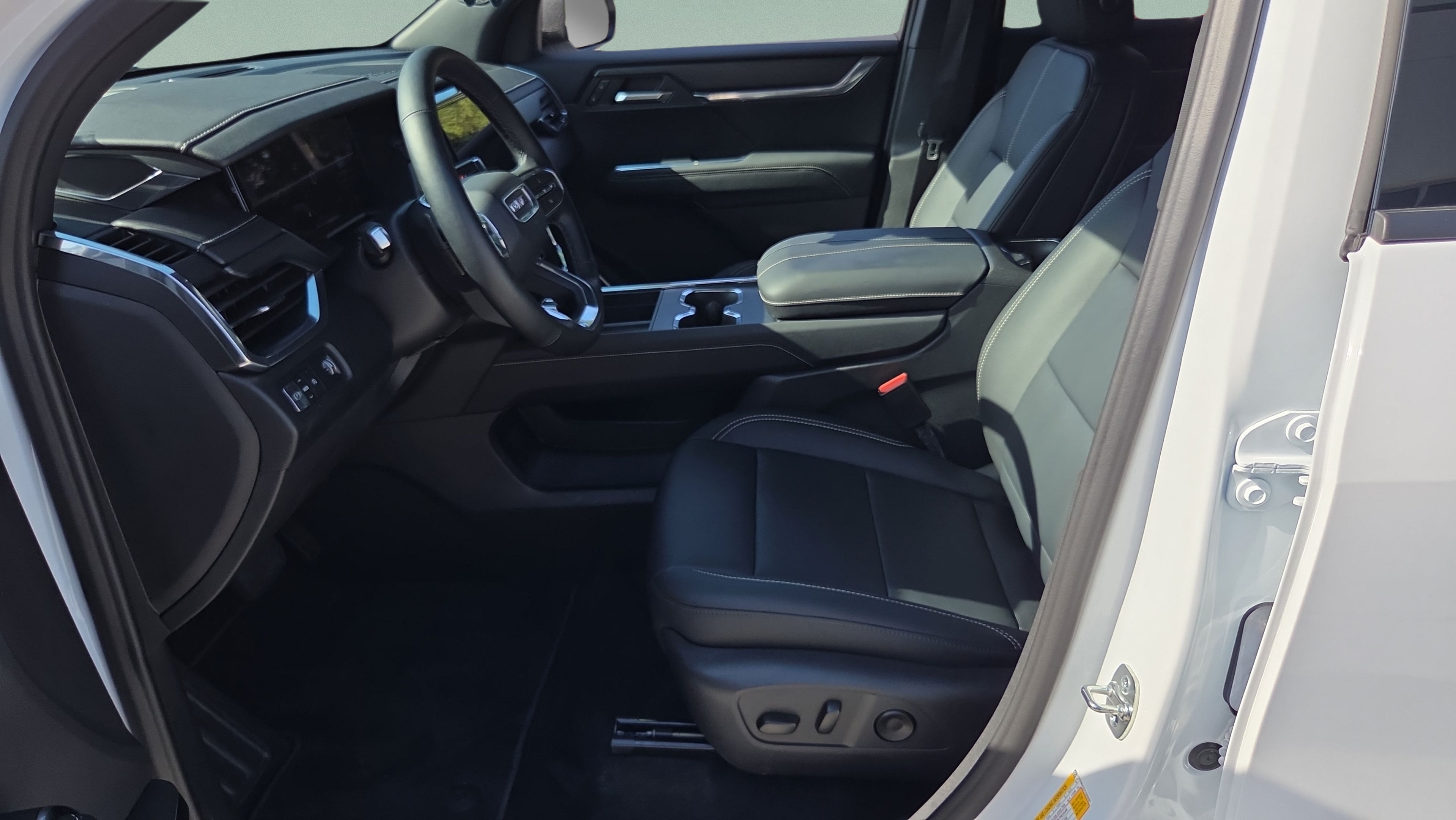 Certified 2026 GMC Acadia Elevation w/ Elevation Premium Package FWD image 9