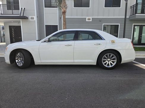 Used 2012 Chrysler 300 C image 10