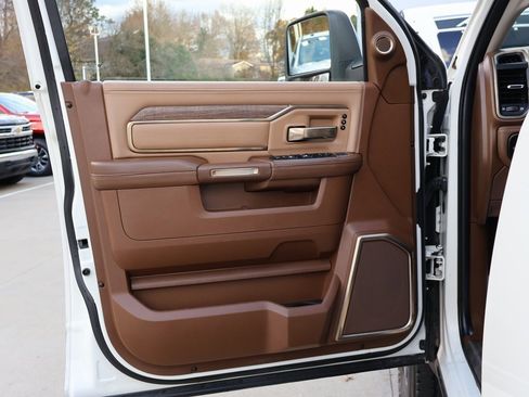 Used 2024 RAM 2500 Limited w/ Towing Technology Group image 11