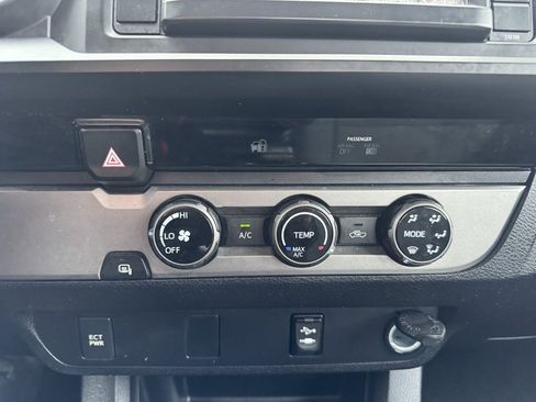 Used 2016 Toyota Tacoma SR image 26