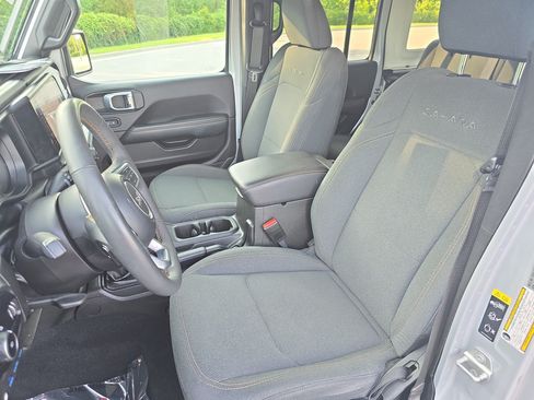 Used 2024 Jeep Wrangler Unlimited Sahara AWD/4WD image 14