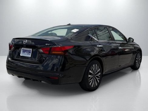 Used 2023 Nissan Altima 2.5 SV FWD image 5