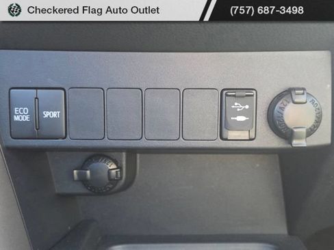 Used 2018 Toyota RAV4 XLE FWD image 36