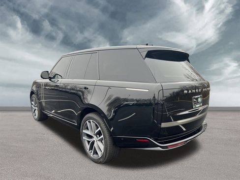 Certified 2025 Land Rover Range Rover SE image 3
