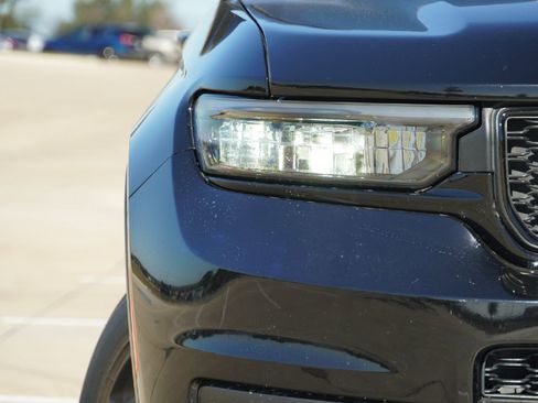 Used 2022 Jeep Grand Cherokee L Laredo image 2