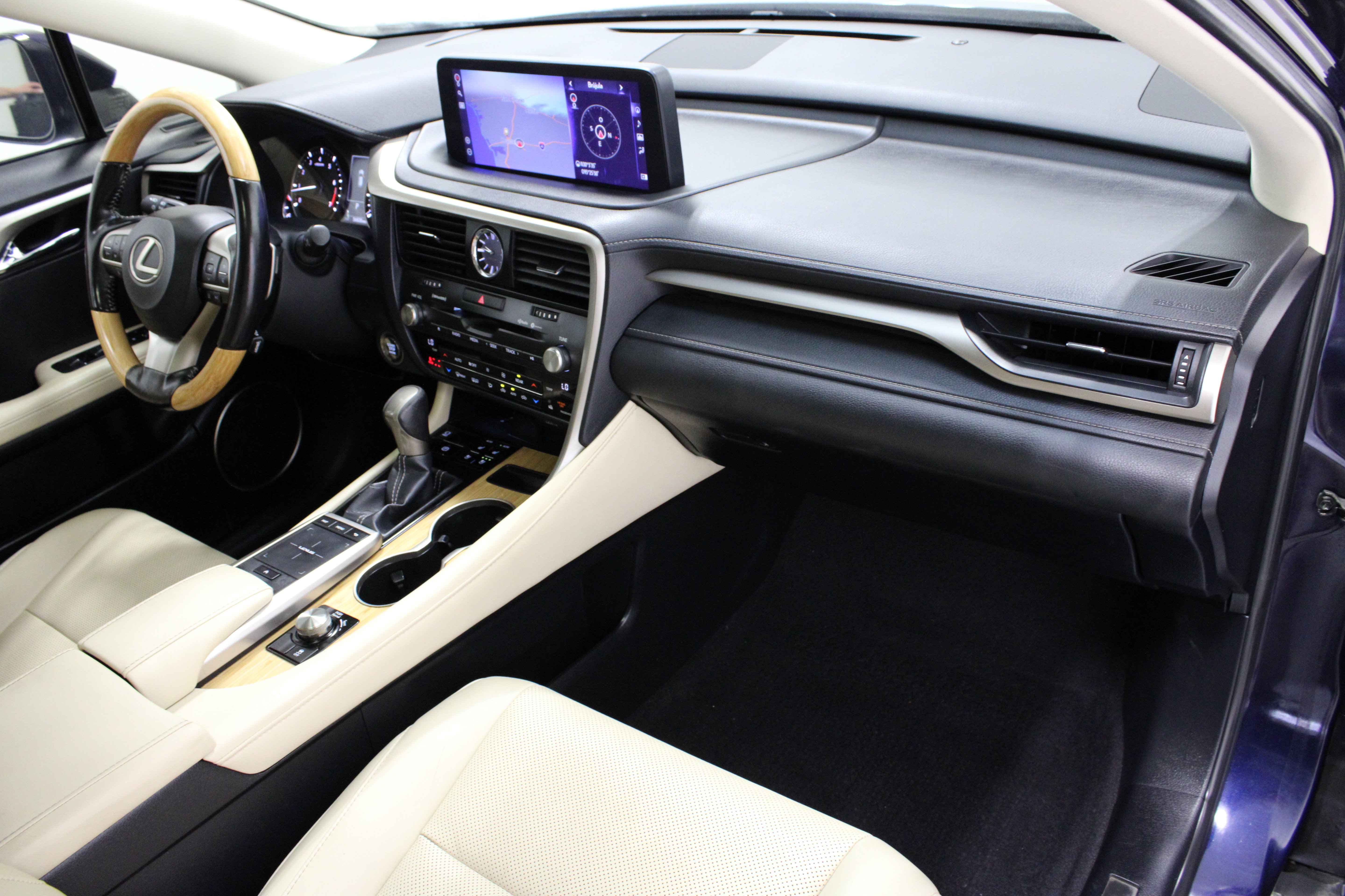 Used 2022 Lexus RX 350L FWD w/ Premium Package image 41