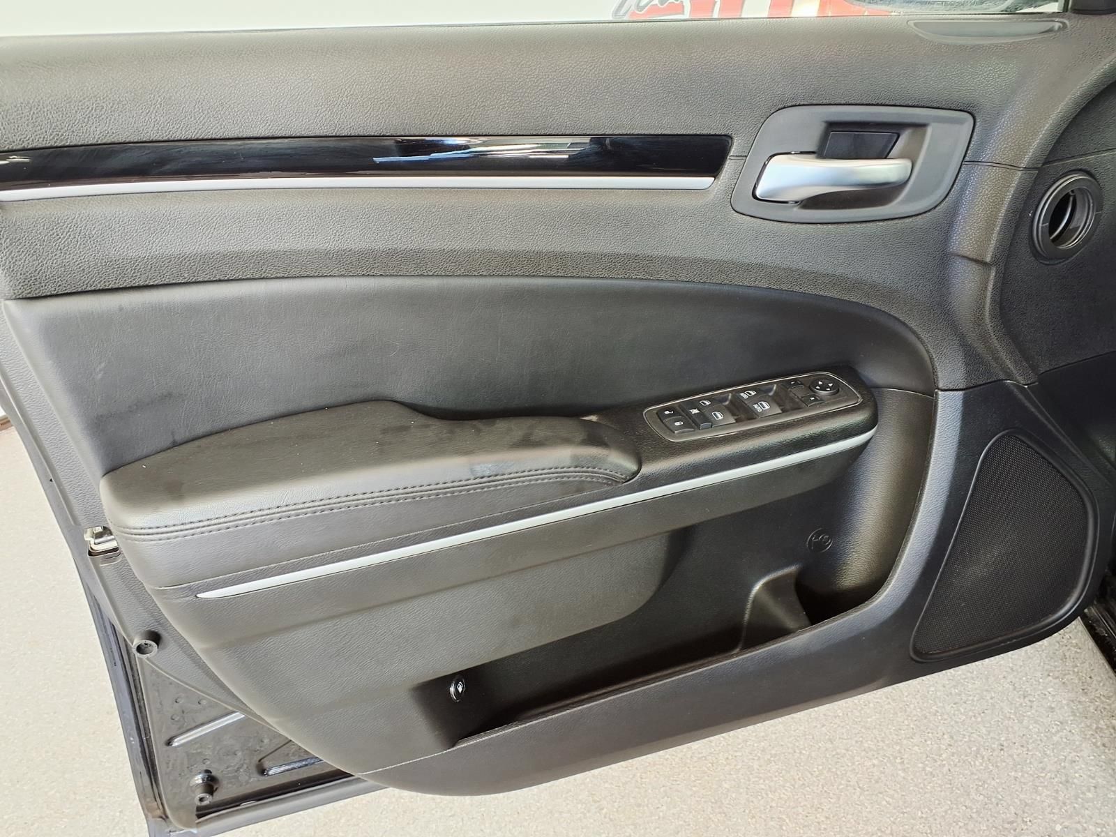 Used 2023 Chrysler 300 Touring RWD image 25