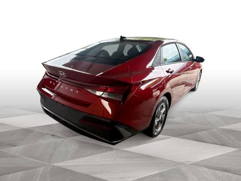 Used 2025 Hyundai Elantra SE FWD image 8
