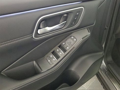 New 2025 Nissan Rogue Platinum w/ Tech Package image 19