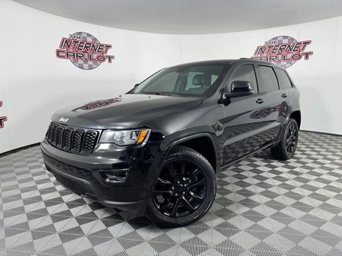 Used 2021 Jeep Grand Cherokee Laredo X AWD/4WD image 1