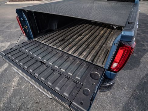 Used 2024 GMC Sierra 1500 SLT image 17