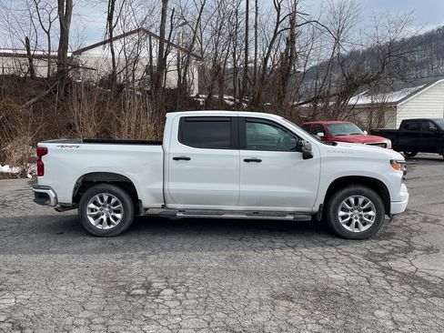 Used 2025 Chevrolet Silverado 1500 Custom image 6