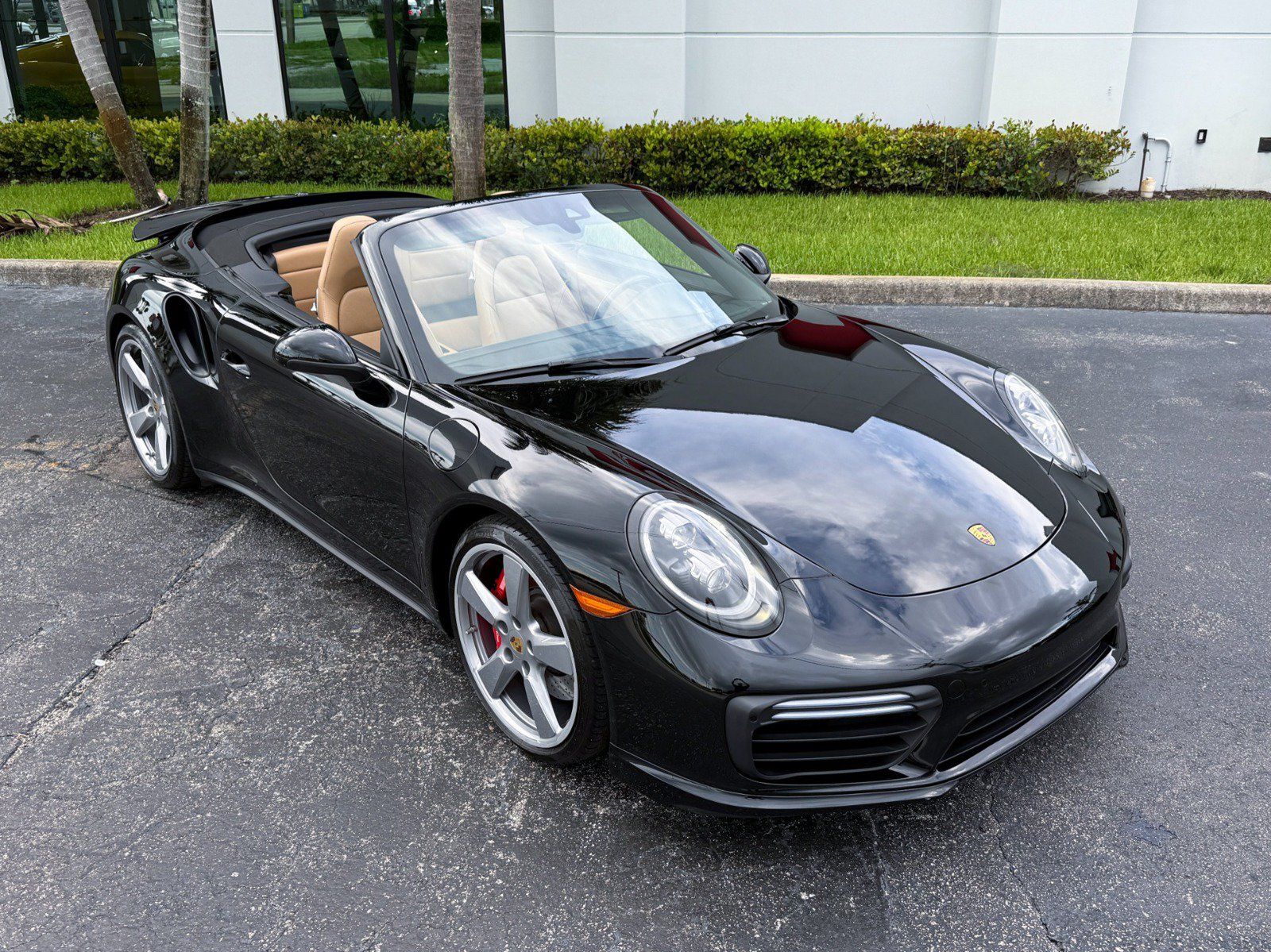 Used 2019 Porsche 911 4 Cabriolet AWD/4WD image 5