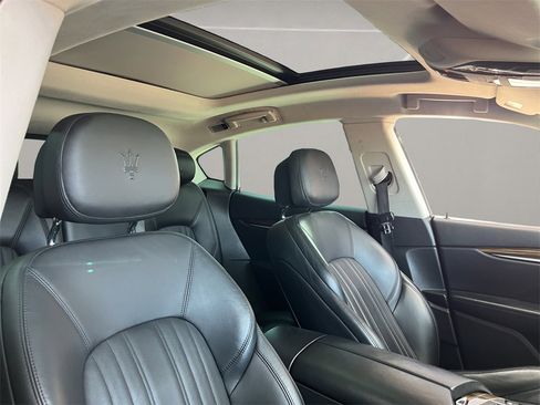 Used 2017 Maserati Levante w/ Luxury Package image 15