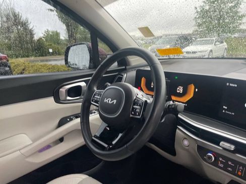 Certified 2025 Kia Sorento S FWD image 27