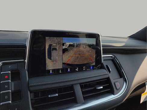 Used 2024 GMC Yukon XL SLT w/ SLT Premium Package image 10