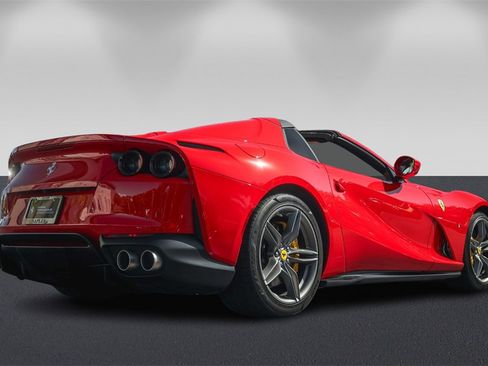 Used 2022 Ferrari 812 GTS image 3