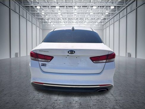 Used 2017 Kia Optima LX w/ Option Group 014 FWD image 4