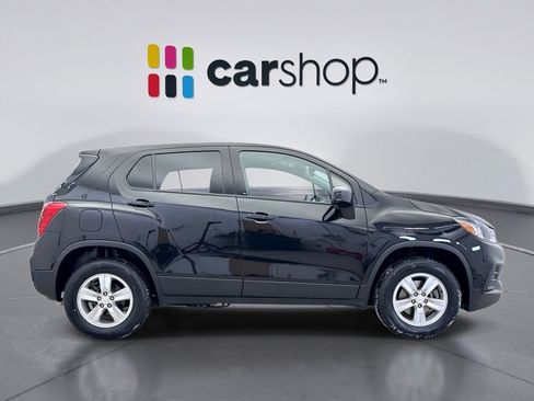 Used 2022 Chevrolet Trax LS w/ Tint and Cruise Package image 6