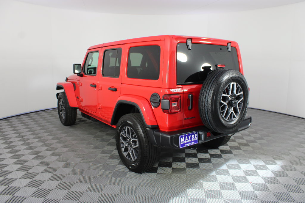 Used 2026 Jeep Wrangler Unlimited Sahara AWD/4WD image 5