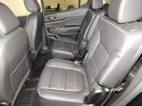 Used 2023 GMC Acadia Denali w/ Denali Ultimate Package image 12