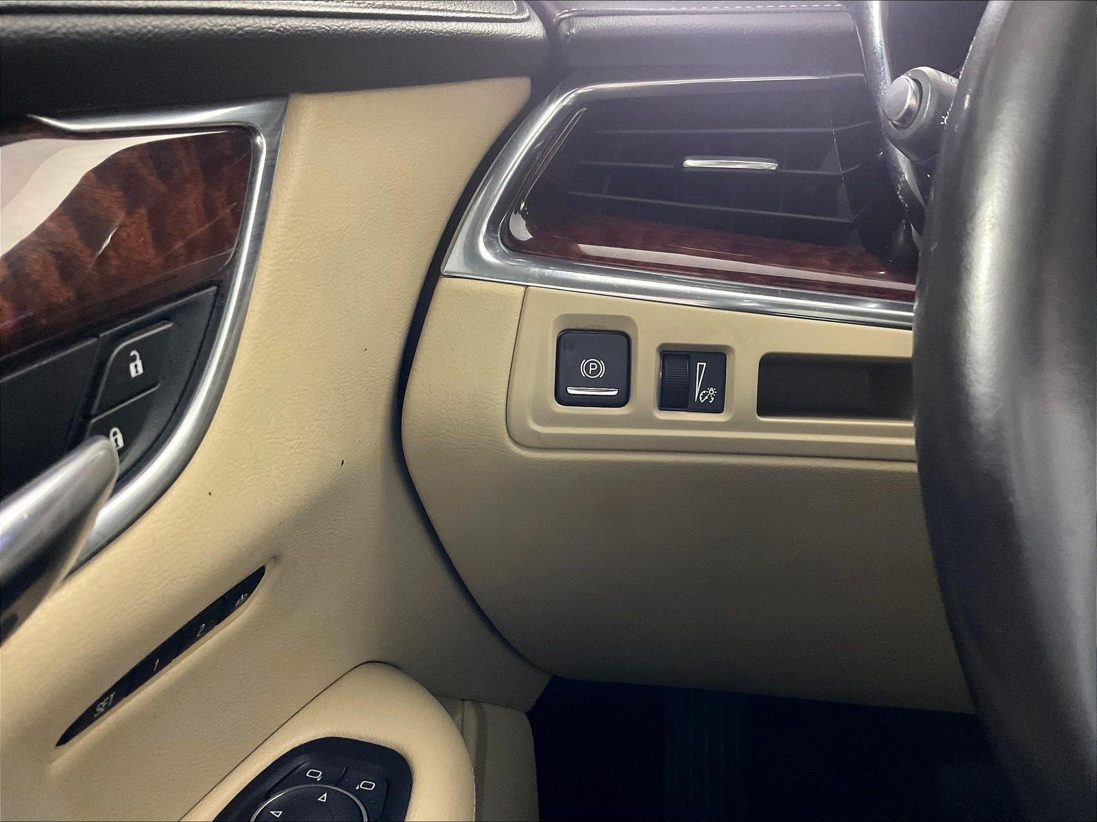 Used 2017 Cadillac XT5 Luxury w/ Driver Awareness Package FWD image 15