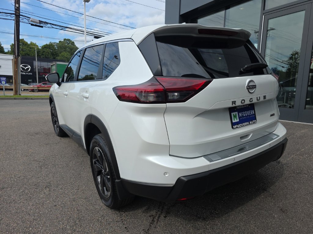 Certified 2026 Nissan Rogue SV AWD/4WD image 4