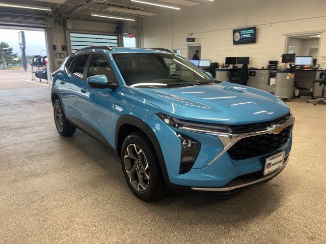 New 2026 Chevrolet Trax LT w/ Driver Confidence Package FWD image 3