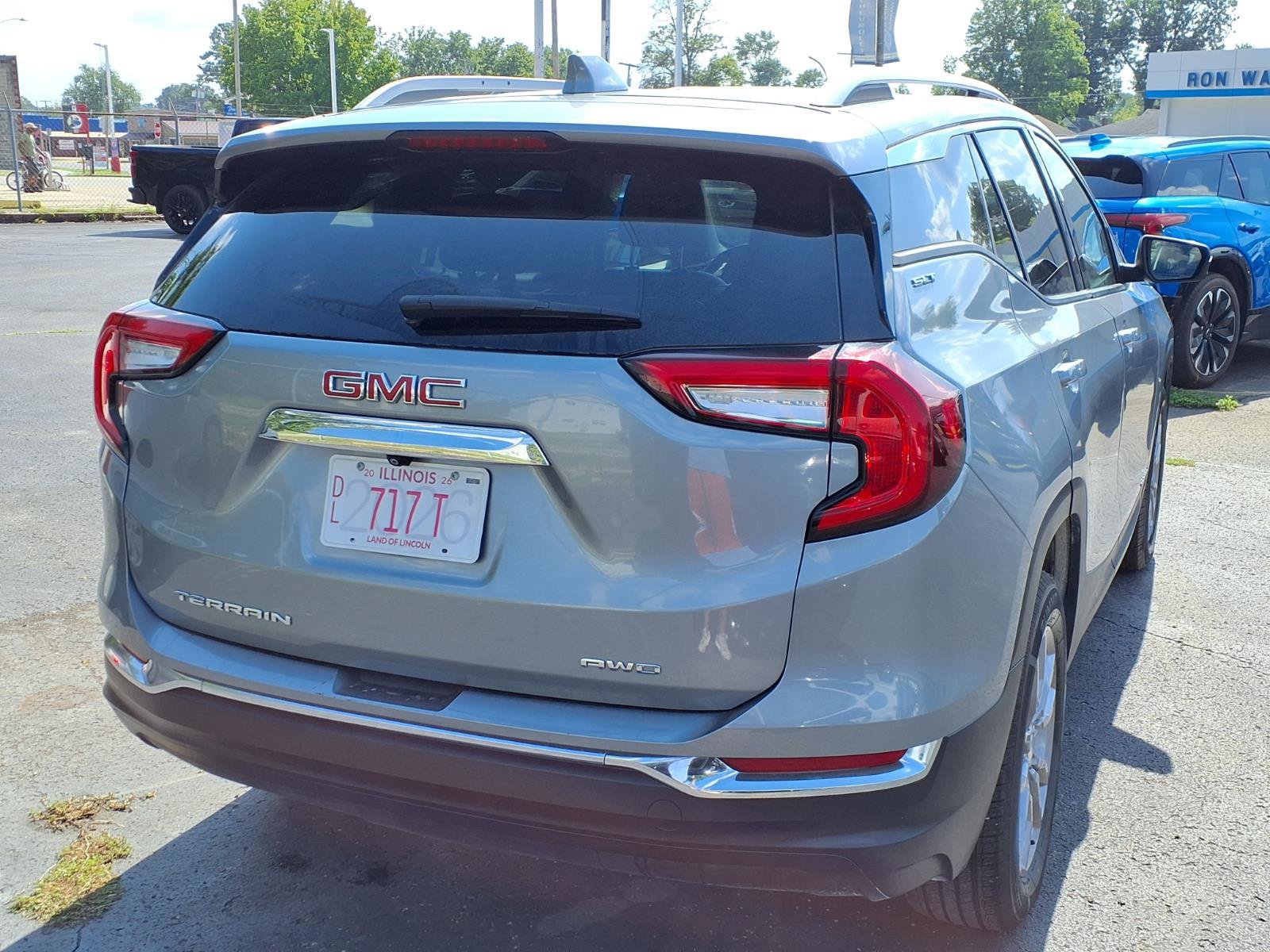 Used 2024 GMC Terrain SLT AWD/4WD image 4