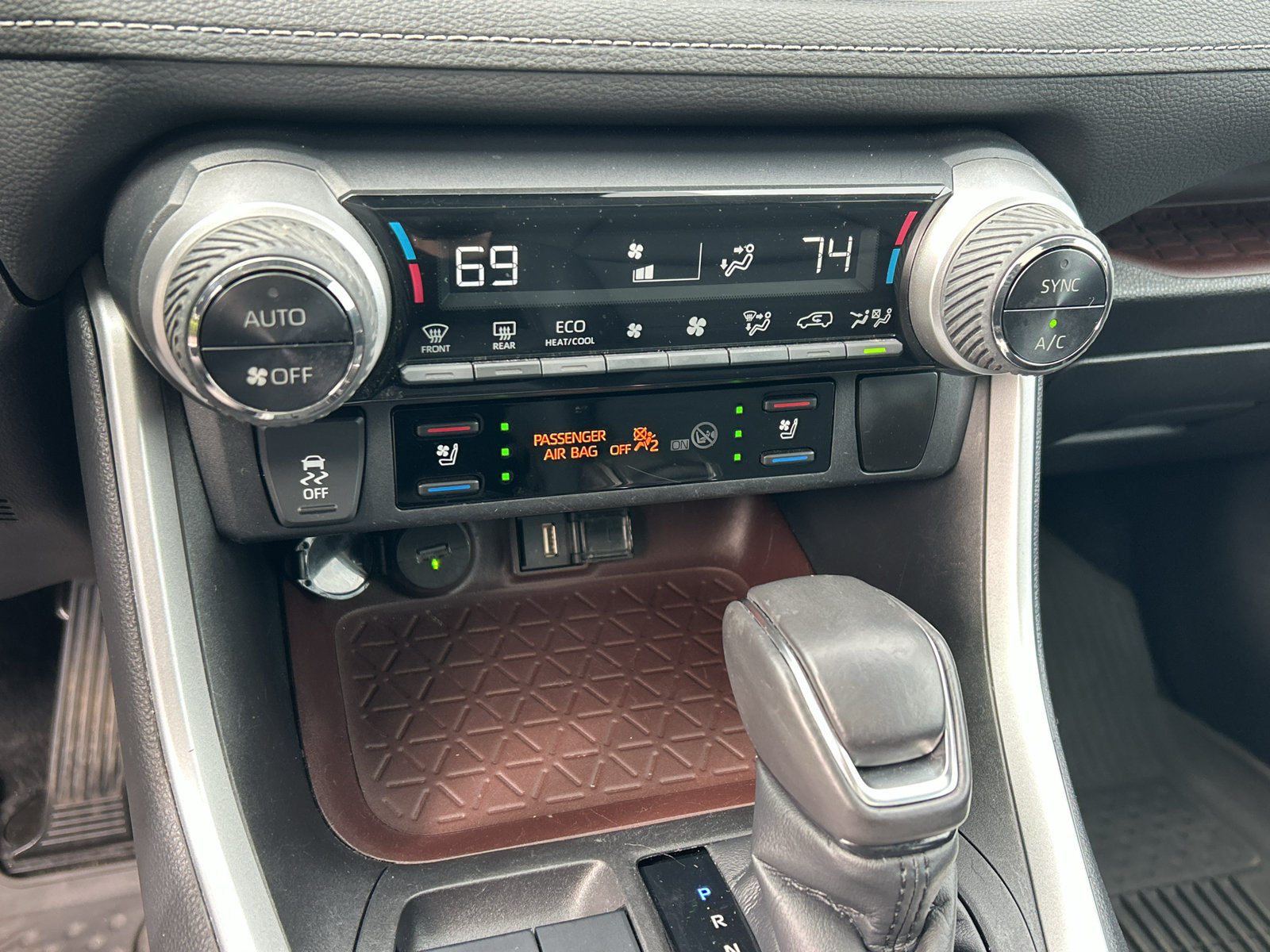 Used 2021 Toyota RAV4 Limited w/ Limited Grade Weather Package AWD/4WD image 17