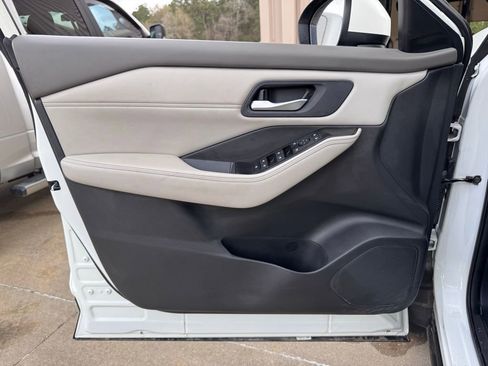 Used 2023 Nissan Rogue SV w/ SV Premium B Package image 21