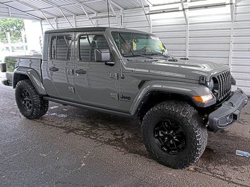 Used 2023 Jeep Gladiator Sport AWD/4WD image 4