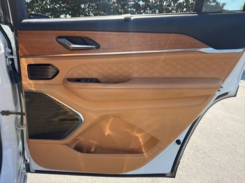 Used 2023 Jeep Grand Cherokee L Summit image 11