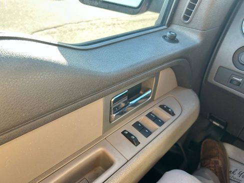 Used 2010 Ford F150 XLT image 24