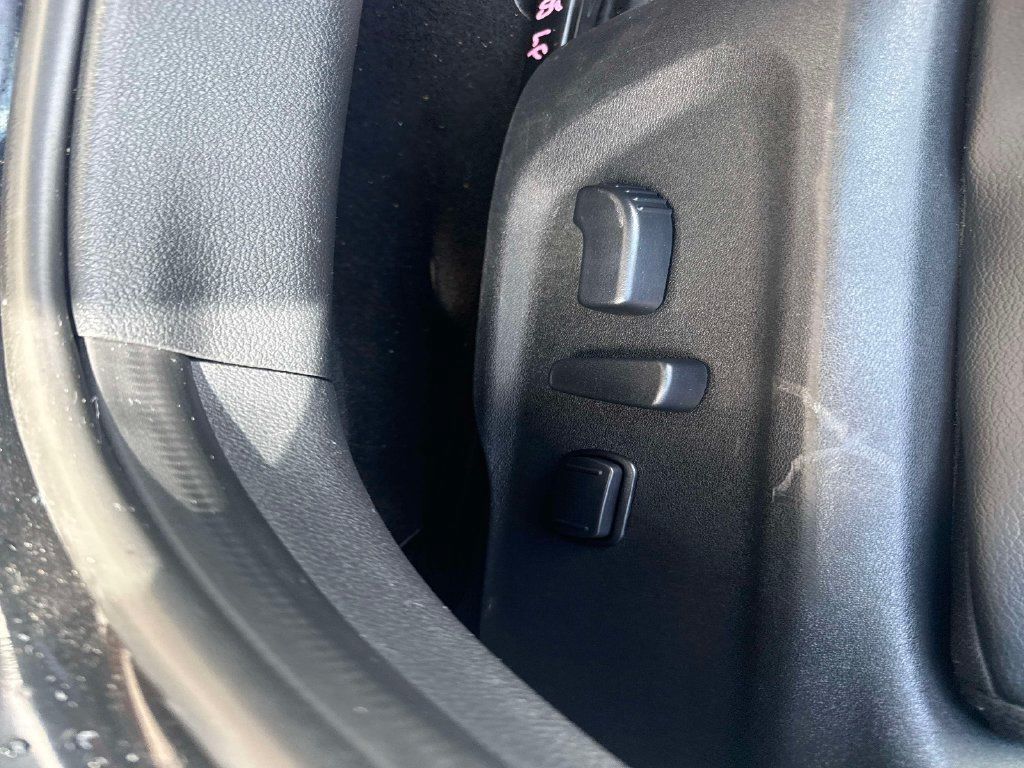 Used 2020 Nissan Sentra SR w/ Premium Package FWD image 18