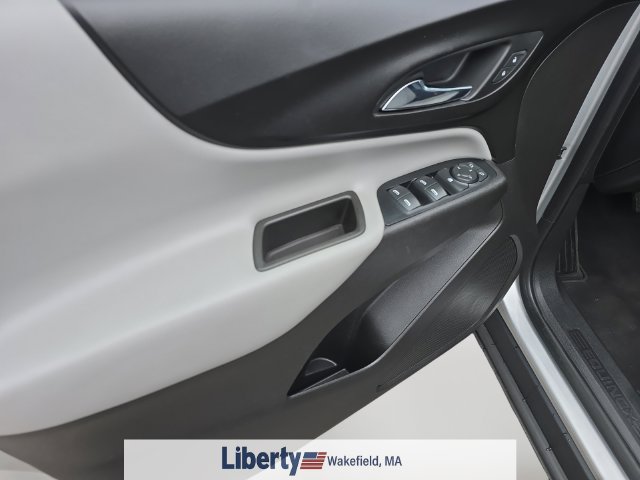 Used 2019 Chevrolet Equinox LS AWD/4WD image 2