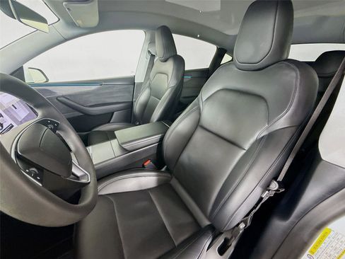 Used 2026 Tesla Model Y 2WD image 2